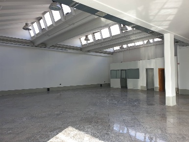 Foto Capannone industriale a Prato Le Badie di 300 m² con 2 locali