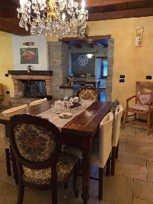 Foto Casa indipendente a Pievepelago di 208 m² con 8 locali in vendita