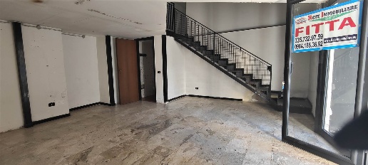 Foto Attività commerciale in via xxiv Maggio, Cosenza Centro di 65 m²