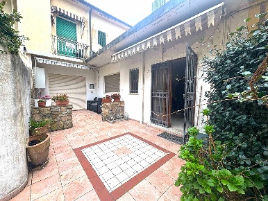 Foto Casa indipendente in VIA GIUSEPPE GIUSTI 4, Viareggio Lungomare