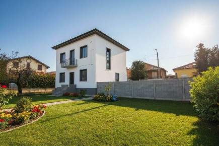 Foto Appartamento in Via Cristoforo Colombo 18, Turate Centro di 90 m²