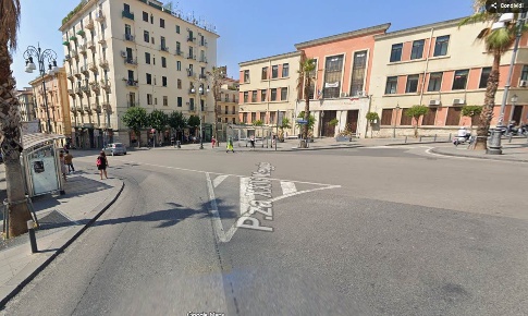 Foto Attività commerciale a Salerno Centro di 180 m² con 3 locali
