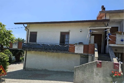 Foto Villa bifamiliare in Via Antonio Gramsci, Montecalvo in Foglia Centro