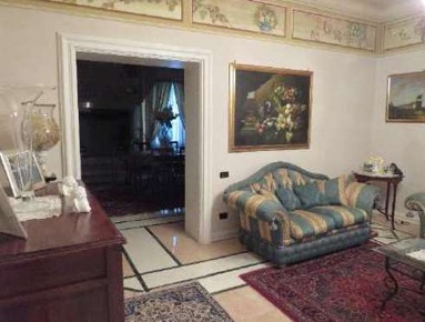 Foto Villa unifamiliare in Via Pozzo dell'Amore, Affi Centro di 548 m²