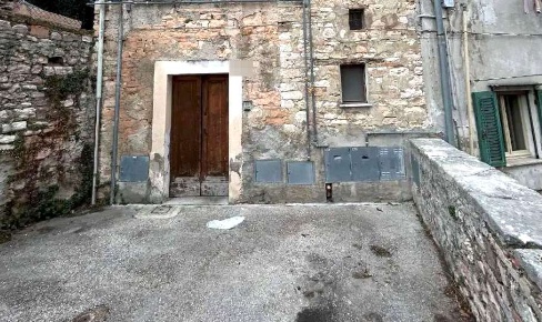 Foto Appartamento in Via Mascioli, Fossombrone Centro di 182 m² all'asta