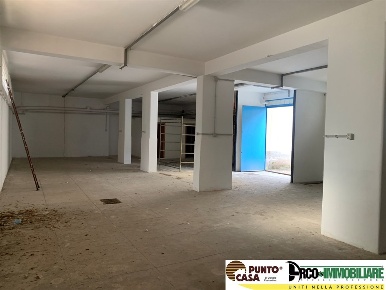 Foto Magazzino in Via Principe di Palagonia, Palermo di 161 m² con 1 locali