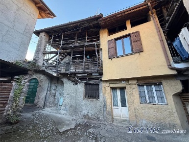 Foto Rustico in Via Vigna, Valbrona Visino di 306 m² con 5 locali