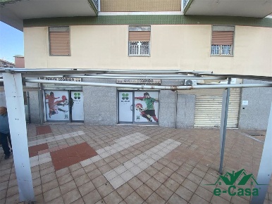 Foto Locale commerciale in VIA OGLIASTI, Messina Giostra di 58 m²