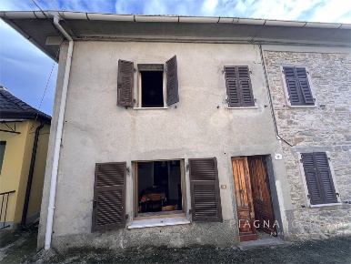 Foto Rustico in Via Chioso, Zeri di 60 m² con 4 locali in vendita