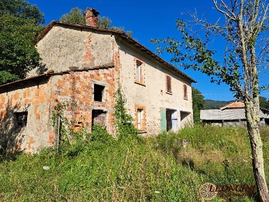 Foto Rustico in Via Ponte Teglia, Pontremoli di 300 m² con 10 locali