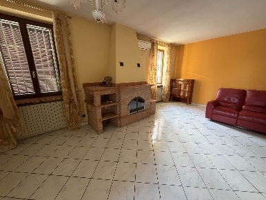 Foto Case semi ndipendenti a Cadeo di 241 m² con 4 locali in vendita