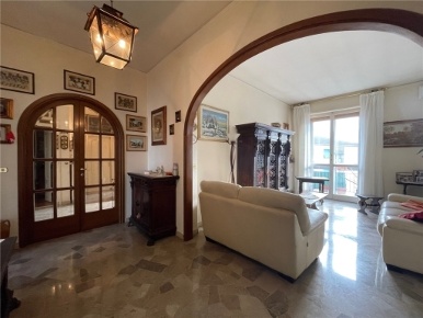 Foto Appartamento in VIA DEL CRONACA, Firenze di 125 m² con 6 locali