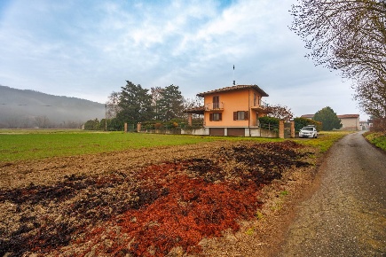 Foto Villa singola in Via Ivrea, Borgomasino di 200 m² con 5 locali