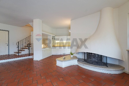 Foto Villa singola in Via dei Caduti, Curno di 300 m² con 4 locali