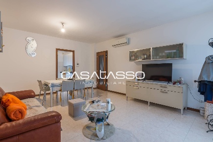 Foto Appartamento in Via Elio Vittorini, Macerata di 95 m² con 3 locali