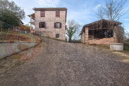 Foto Casa indipendente in Via Ceci, Torrice di 210 m² con 13 locali
