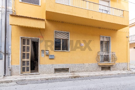 Foto Casa indipendente in Via Giovanni Pascoli 11, Rosolini di 286 m²