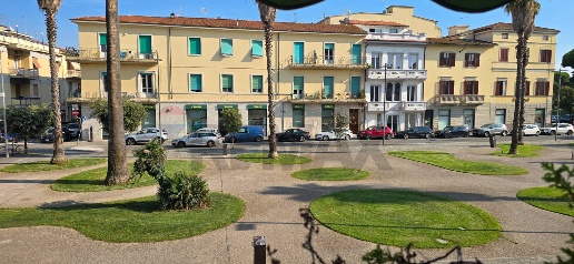 Foto Appartamento a Viareggio Centro di 125 m² con 6 locali in vendita