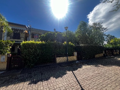 Foto Villa a schiera a Villapiana Centro di 140 m² con 4 locali in vendita