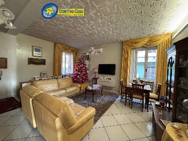 Foto Appartamento in viale crispi, Teramo Centro di 180 m² con 7 locali