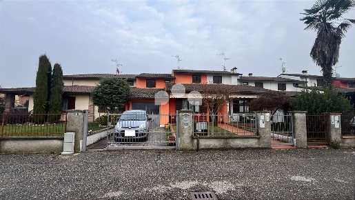 Foto Villa a schiera in via Giudice Alessandrini, Monte Cremasco di 154 m²