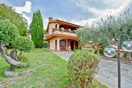 Foto Villa bifamiliare in Via delle Ortensie 47, Rocca di Papa Centro