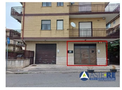 Foto Appartamento in Via Trento, Fondi Centro di 287 m² con 7 locali