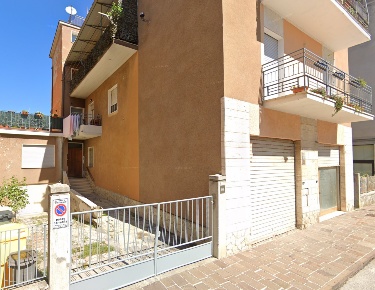 Foto Locale commerciale in Via Vittorio Veneto 76, Fabriano Centro