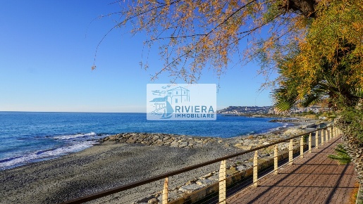 Foto Appartamento in Corso Villaregia, Riva Ligure di 130 m² con 6 locali