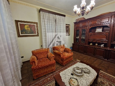 Foto Villa unifamiliare in Via Vittorio Bachelet, Lucca Sant'Anna di 240 m²