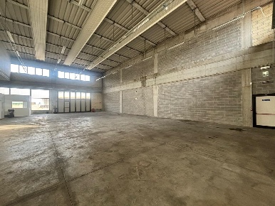 Foto Capannone industriale a Capraia e Limite Limite di 400 m² con 2 locali