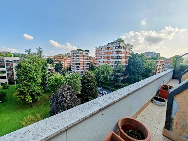 Foto Appartamento in Via Andrea Maffei, Milano Montenero di 60 m²