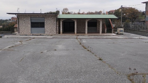 Foto Negozio a Parolise di 150 m² con 2 locali in affitto