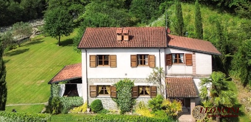 Foto Rustico in Molini di Marzo, Bagnone di 216 m² con 9 locali in vendita