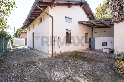 Foto Casa indipendente in Via Umberto I, Bonate Sopra Centro di 160 m²