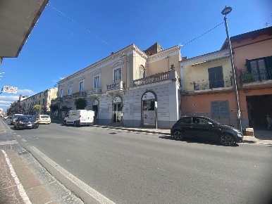 Foto Negozio in Corso UMBERTO 128, Caivano Centro di 100 m² con 3 locali
