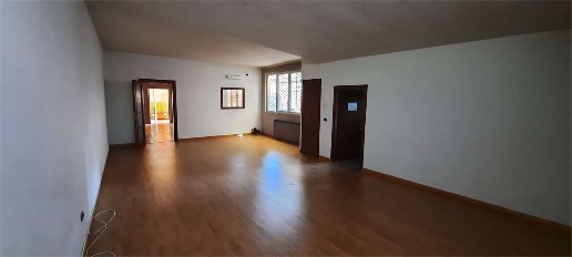 Foto Ufficio in VIA FOGAZZARO 3/A, Legnano di 120 m² con 3 locali