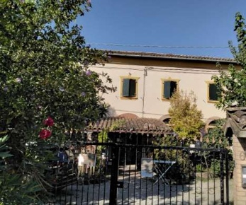 Foto Appartamento in Via Pratonera, Cadelbosco di Sopra di 181 m² all'asta