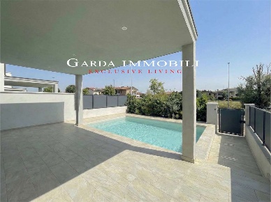 Foto Villa unifamiliare in Via Miralago, Peschiera del Garda di 218 m²