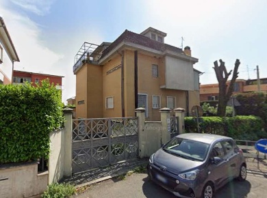 Foto Appartamento in Via Giosuè Carducci n 18, Tivoli Tivoli Terme all'asta