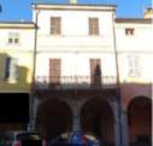 Foto Appartamento in Via Cavour, Cortemaggiore Centro di 116 m² all'asta
