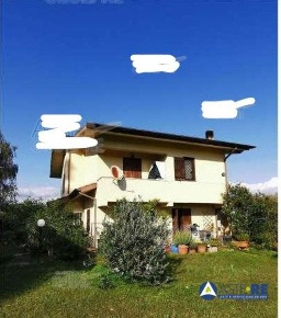 Foto Villa unifamiliare in VIA MIGLIARA 51, Pontinia di 381 m² con 8 locali