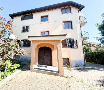 Foto Appartamento a Trezzano sul Naviglio di 78 m² con 5 locali in vendita