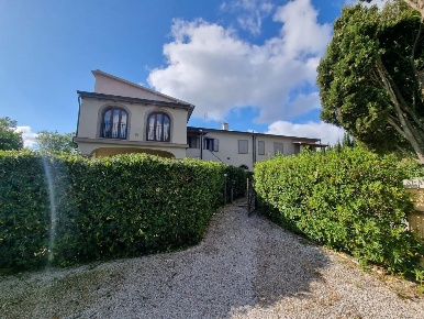 Foto Appartamento a Castagneto Carducci di 77 m² con 4 locali in vendita