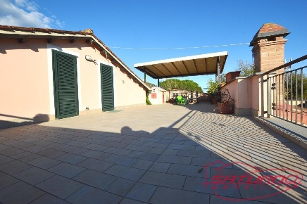 Foto Appartamento a Lucca Sant'Angelo di 90 m² con 4 locali in vendita