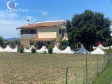Foto Villa unifamiliare in via vicinale dei Cavallini, Orbetello di 350 m²
