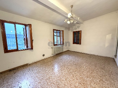 Foto Appartamento a Modena di 69 m² con 5 locali in vendita