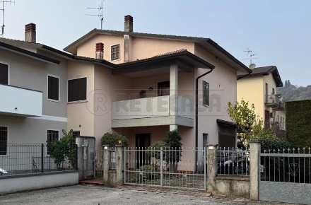 Foto Appartamento in Via Monte delle Rose, Arcugnano di 234 m² con 8 locali