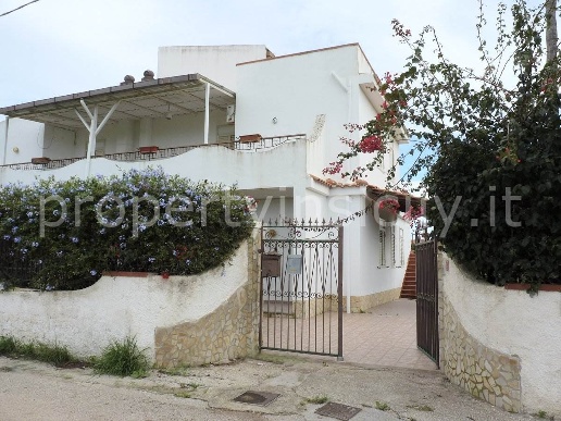 casa indipendente in vendita a Siracusa in zona Fontane Bianche