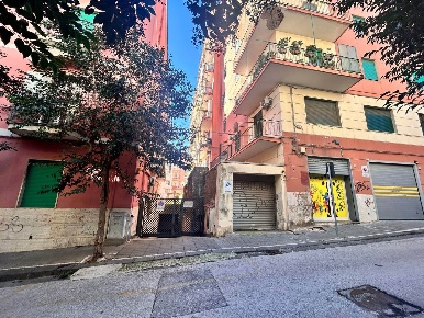 Foto Appartamento in via zara 62, Salerno Centro di 145 m² con 5 locali